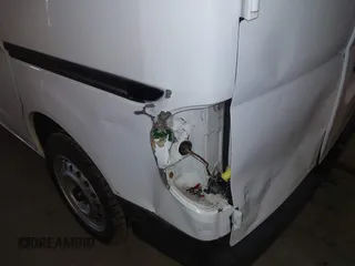 2015 Nissan NV200 S z VIN 3N6CM0KN0FK696271, wystawiony jako IAAI lot #41091873 z przebiegiem 89 652 mil mil oraz . Historia ofert i sprzedaży dostępna na DreamBid. Obrazek 6.