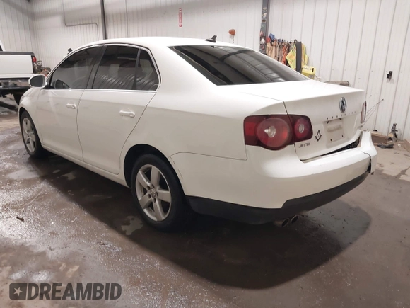 2008 Volkswagen Jetta Sedan SE with VIN 3VWRM71K98M015672, listed as a IAAI auction lot 41275576 with 161,131 mi miles. Bid and sale history available at carsss.com. Image 3.
