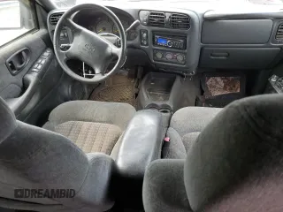 1998 Chevrolet Blazer LS z VIN 1GNDT13W6W2283281, wystawiony jako Copart lot #56874835 z przebiegiem 277 237 mil mil oraz Szkoda całkowita • Salvage title. Historia ofert i sprzedaży dostępna na DreamBid. Obrazek 8.