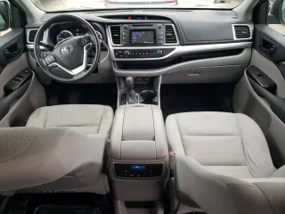 2017 Toyota Highlander LE with VIN 5TDBZRFH5HS375505, listed as a Copart auction lot 47137925 with 84,884 mi miles and Salvage title. Bid and sale history available at DreamBid. Image 8.