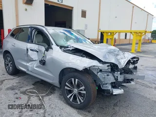 2024 Volvo XC60 Core Dark Theme z VIN YV4L12RK1R1908391, wystawiony jako IAAI lot #41212899 z przebiegiem 9083 mil mil oraz . Historia ofert i sprzedaży dostępna na DreamBid. Obrazek 1.