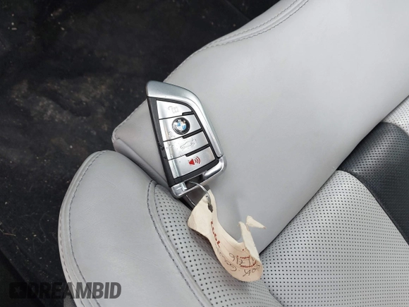 2020 BMW M5 Competition z VIN WBSJF0C00LCD37331, wystawiony jako IAAI lot #41738410 z przebiegiem 49 788 mil mil oraz . Historia ofert i sprzedaży dostępna na DreamBid. Obrazek 11.