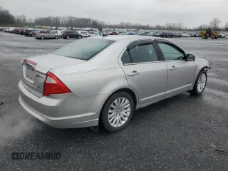 2010 Ford Fusion Hybrid z VIN 3FADP0L30AR122805, wystawiony jako Copart lot #52276255 z przebiegiem 146 073 mil mil oraz Szkoda całkowita • Salvage title. Historia ofert i sprzedaży dostępna na DreamBid. Obrazek 3.