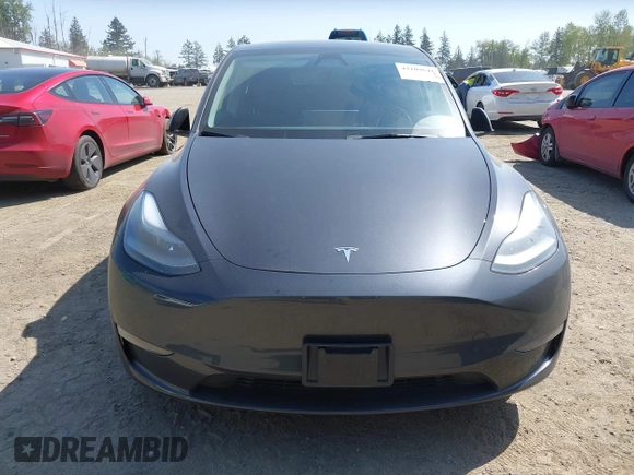 2024 Tesla Model Y Long Range with VIN 7SAYGDEE3RF177458, listed as a IAAI auction lot 42109641 with 7,890 mi miles. Bid and sale history available at carsss.com. Image 12.