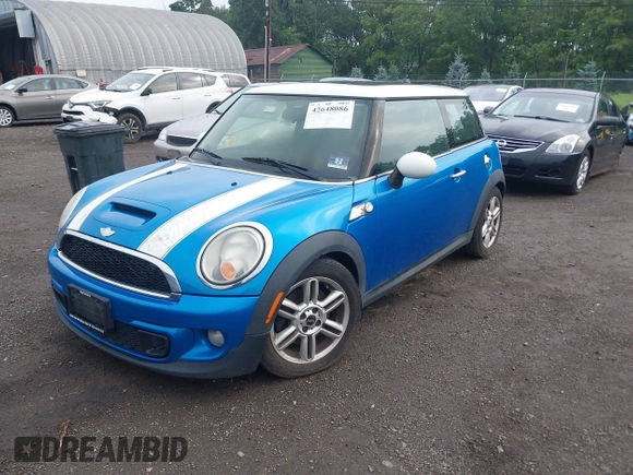 2011 MINI Hardtop S with VIN WMWSV3C52BTY13289, listed as a IAAI auction lot 42648086 with Not provided miles and . Bid and sale history available at DreamBid. Image 2.