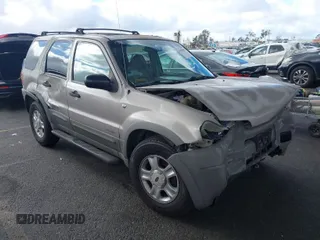 2001 Ford Escape XLT with VIN 1FMCU03101KD92811, listed as a IAAI auction lot 41589086 with 171,070 mi miles. Bid and sale history available at carsss.com. Image 1.
