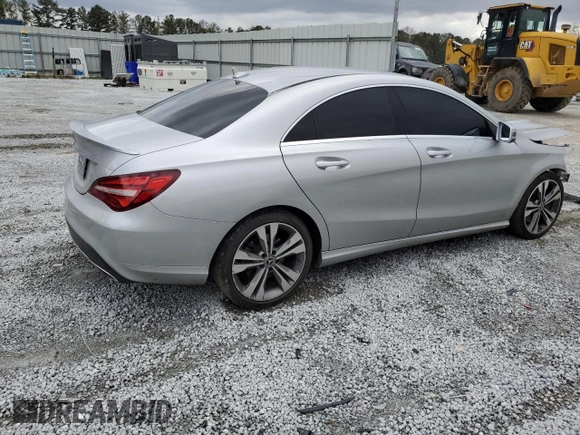 2019 Mercedes-Benz CLA 250 z VIN WDDSJ4EB6KN753731, wystawiony jako Copart lot #47677955 z przebiegiem 82 169 mil mil oraz Szkoda całkowita • Salvage title. Historia ofert i sprzedaży dostępna na DreamBid. Obrazek 3.