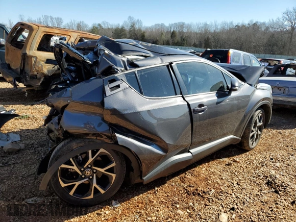 2022 Toyota C-HR XLE with VIN NMTKHMBX5NR140566, listed as a Copart auction lot 43204845 with Not Provided miles and Salvage Title. Bid and sale history available at DreamBid. Image 3.