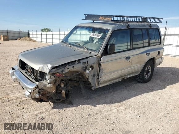 1998 Mitsubishi Montero z VIN JA4MR51R0WJ000921, wystawiony jako Copart lot #56250965 z przebiegiem 181 293 mil mil oraz Szkoda całkowita • Salvage title. Historia ofert i sprzedaży dostępna na DreamBid. Obrazek 1.