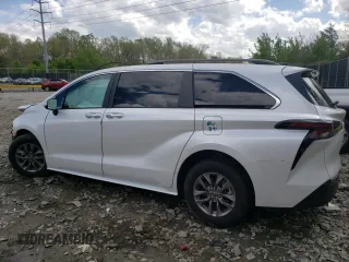 2023 Toyota Sienna XLE z VIN 5TDYRKEC8PS174428, wystawiony jako Copart lot #53270175 z przebiegiem 18 003 mil mil oraz Szkoda całkowita • Salvage title. Historia ofert i sprzedaży dostępna na DreamBid. Obrazek 2.