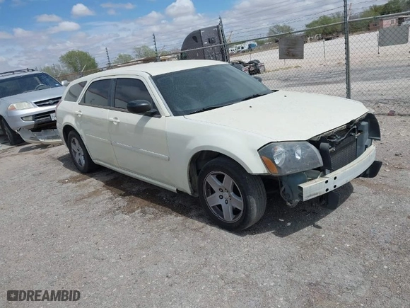 2005 Dodge Magnum SE with VIN 2D4FV48V75H593218, listed as a IAAI auction lot 41898132 with 1 mi miles. Bid and sale history available at carsss.com. Image 1.