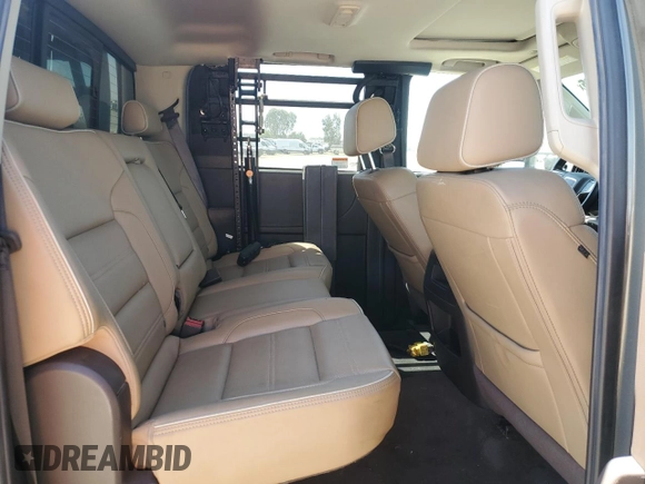 2018 GMC Sierra 2500HD Denali z VIN 1GT12UEY6JF101420, wystawiony jako Copart lot #55831995 z przebiegiem 17 288 mil mil oraz Czysty tytuł • Clean title. Historia ofert i sprzedaży dostępna na DreamBid. Obrazek 10.