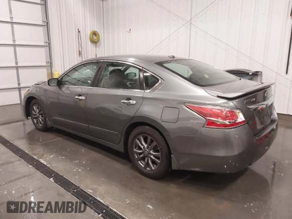 2015 Nissan Altima S with VIN 1N4AL3AP1FN914462, listed as a IAAI auction lot 41700362 with 127,042 mi miles and . Bid and sale history available at carsss.com. Image 3.