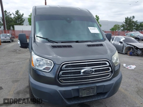 2018 Ford Transit XL z VIN 1FBZX2CG0JKA09945, wystawiony jako IAAI lot #42260073 z przebiegiem 60 838 mil mil oraz . Historia ofert i sprzedaży dostępna na DreamBid. Obrazek 13.