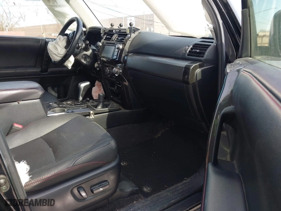 2019 Toyota 4Runner SR5 with VIN JTEBU5JR8K5735284, listed as a IAAI auction lot 41441632 with 32,402 mi miles. Bid and sale history available at carsss.com. Image 5.