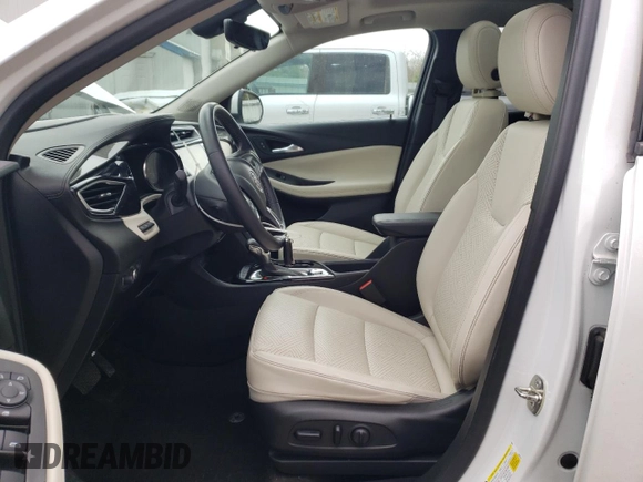 2020 Buick Encore GX Essence z VIN KL4MMGSL9LB077961, wystawiony jako Copart lot #54544045 z przebiegiem 17 256 mil mil oraz Szkoda całkowita • Salvage title. Historia ofert i sprzedaży dostępna na DreamBid. Obrazek 7.