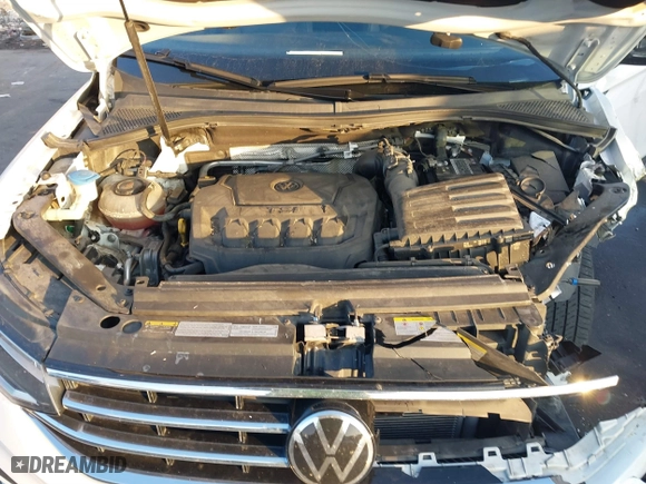 2022 Volkswagen Tiguan SE with VIN 3VV2B7AX5NM152367, listed as a IAAI auction lot 41018730 with 42,104 mi miles. Bid and sale history available at carsss.com. Image 8.