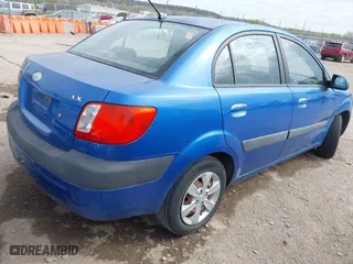 2008 Kia Rio LX with VIN KNADE123486430555, listed as a IAAI auction lot 41875641 with 121,280 mi miles. Bid and sale history available at carsss.com. Image 4.