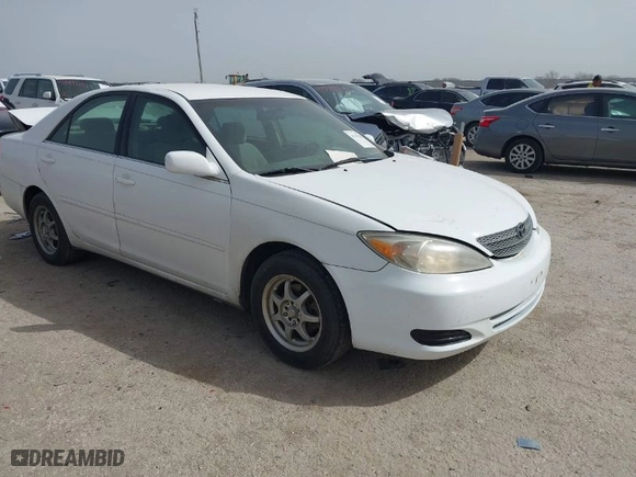 2004 Toyota Camry LE with VIN 4T1BE30K24U336188, listed as a IAAI auction lot 41747328 with 338,564 mi miles. Bid and sale history available at carsss.com. Image 1.