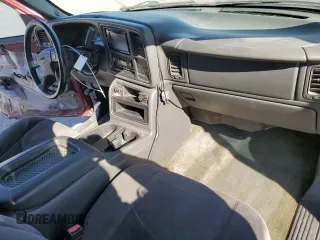 2004 GMC Sierra 1500 SLE with VIN 2GTEC19T741171743, listed as a Copart auction lot 51293475 with 215,086 mi miles and Salvage Title. Bid and sale history available at DreamBid. Image 8.