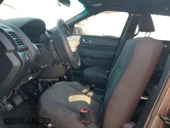 2016 Ford Police Interceptor Utility z VIN 1FM5K8AR6GGB81663, wystawiony jako Copart lot #59383555 z przebiegiem Nie podano mil oraz Czysty tytuł • Clean title. Historia ofert i sprzedaży dostępna na DreamBid. Obrazek 7.