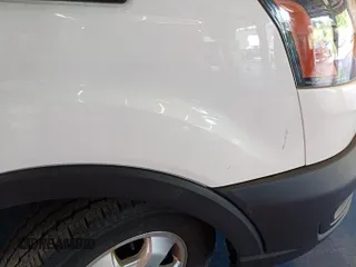 2020 Ford Transit z VIN 1FTBR1YG6LKA35821, wystawiony jako IAAI lot #42727394 z przebiegiem 86 896 mil mil oraz . Historia ofert i sprzedaży dostępna na DreamBid. Obrazek 19.