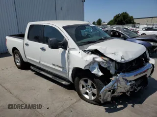 2006 Nissan Titan SE z VIN 1N6AA07A06N535614, wystawiony jako Copart lot #59762005 z przebiegiem 130 296 mil mil oraz Szkoda całkowita • Salvage title. Historia ofert i sprzedaży dostępna na DreamBid. Obrazek 4.