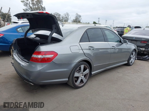 2010 Mercedes-Benz E-Class E 350 Luxury with VIN WDDHF5GB3AA074343, listed as a IAAI auction lot 42047130 with 127,000 mi miles. Bid and sale history available at carsss.com. Image 4.