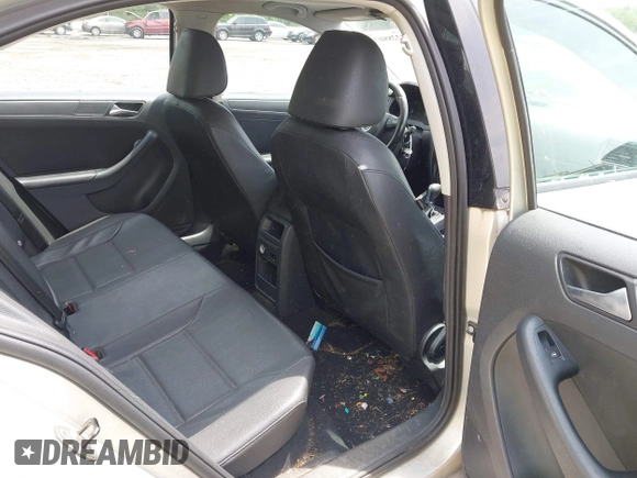 2011 Volkswagen Jetta SE with VIN 3VWDX7AJ0BM367281, listed as a IAAI auction lot 42288075 with 247,916 mi miles and . Bid and sale history available at DreamBid. Image 8.