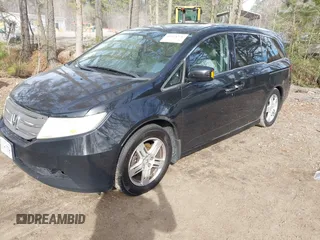 2013 Honda Odyssey Touring with VIN 5FNRL5H96DB003796, listed as a IAAI auction lot 41828376 with 6,308 mi miles and . Bid and sale history available at carsss.com. Image 2.