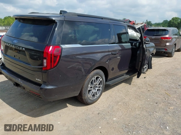2025 Ford Expedition Max Active with VIN 1FMJK1J8XSEA26762, listed as a IAAI auction lot 42636848 with 706 mi miles and . Bid and sale history available at DreamBid. Image 4.