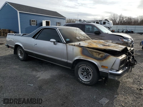 1985 Chevrolet El Camino z VIN 3GCCW80H0FS917778, wystawiony jako Copart lot #48815225 z przebiegiem Nie podano mil oraz Czysty tytuł • Clean title. Historia ofert i sprzedaży dostępna na DreamBid. Obrazek 4.
