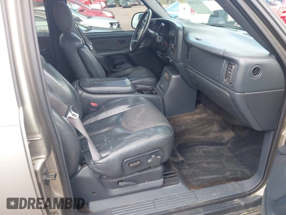 2002 Chevrolet Avalanche with VIN 3GNEC13T82G116769, listed as a IAAI auction lot 42143494 with 1,753,061 mi miles and . Bid and sale history available at DreamBid. Image 5.