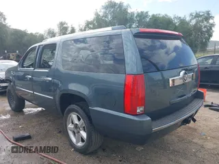 2008 Cadillac Escalade ESV z VIN 1GYFK668X8R217223, wystawiony jako IAAI lot #41684575 z przebiegiem Nie podano mil oraz . Historia ofert i sprzedaży dostępna na DreamBid. Obrazek 3.
