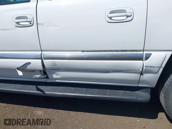 2001 GMC Yukon XL SLT z VIN 3GKFK16TX1G280135, wystawiony jako IAAI lot #42328582 z przebiegiem 222 698 mil mil oraz . Historia ofert i sprzedaży dostępna na DreamBid. Obrazek 6.