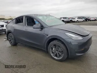 2024 Tesla Model Y with VIN 7SAYGDED6RF131193, listed as a Copart auction lot 47822735 with 10,007 mi miles and Salvage Title. Bid and sale history available at DreamBid. Image 4.
