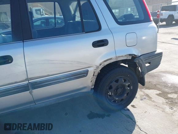 2001 Honda CR-V LX z VIN JHLRD28481S017409, wystawiony jako IAAI lot #41943942 z przebiegiem 134 999 mil mil oraz . Historia ofert i sprzedaży dostępna na DreamBid. Obrazek 6.