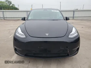 2022 Tesla Model Y Long Range with VIN 7SAYGAEE1NF381491, listed as a Copart auction lot 52694185 with 33,412 mi miles and Salvage Title. Bid and sale history available at DreamBid. Image 5.