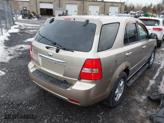 2008 Kia Sorento with VIN KNDJD735285857136, listed as a IAAI auction lot 41712875 with 134,058 mi miles. Bid and sale history available at carsss.com. Image 4.