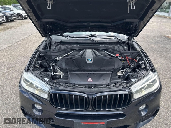 2015 BMW X5 xDrive50i z VIN 5UXKR6C56F0J75840, wystawiony jako IAAI lot #42409738 z przebiegiem 178 875 mil mil oraz . Historia ofert i sprzedaży dostępna na DreamBid. Obrazek 10.