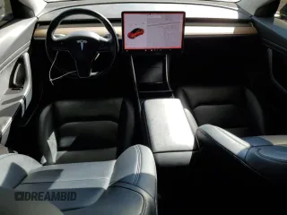 2018 Tesla Model 3 Long Range Battery z VIN 5YJ3E1EA1JF038510, wystawiony jako Copart lot #46352325 z przebiegiem 45 080 mil mil oraz Czysty tytuł • Clean title. Historia ofert i sprzedaży dostępna na DreamBid. Obrazek 8.