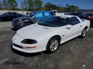 1995 Chevrolet Camaro z VIN 2G1FP22S3S2104511, wystawiony jako Copart lot #52304175 z przebiegiem 75 885 mil mil oraz Szkoda całkowita • Salvage title. Historia ofert i sprzedaży dostępna na DreamBid. Obrazek 1.