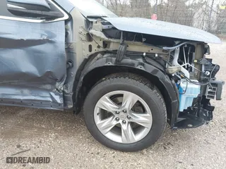 2015 Toyota Highlander Limited with VIN 5TDDKRFH6FS092511, listed as a IAAI auction lot 42082706 with 137,384 mi miles. Bid and sale history available at carsss.com. Image 18.