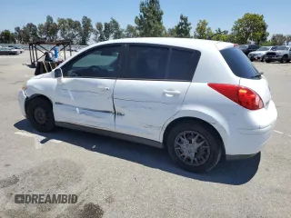 2011 Nissan Versa S z VIN 3N1BC1CP3BL466156, wystawiony jako Copart lot #57645515 z przebiegiem 216 767 mil mil oraz Szkody całkowita. Historia ofert i sprzedaży dostępna na DreamBid. Obrazek 2.