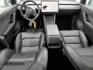 2021 Tesla Model Y Long Range z VIN 5YJYGDEE6MF089008, wystawiony jako Copart lot #45304715 z przebiegiem 140 761 mil mil oraz Szkoda całkowita • Salvage title. Historia ofert i sprzedaży dostępna na DreamBid. Obrazek 8.