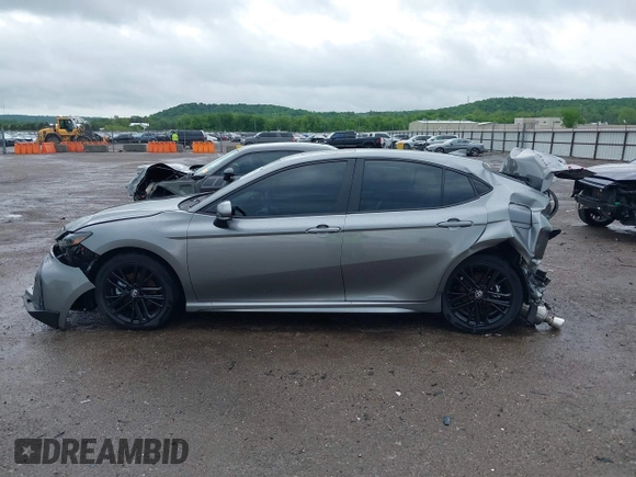 2025 Toyota Camry LE z VIN 4T1DAACK5SU527380, wystawiony jako IAAI lot #42116438 z przebiegiem 4 917 mil mil oraz . Historia ofert i sprzedaży dostępna na DreamBid. Obrazek 15.
