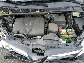 2018 Toyota Sienna LE Auto Access Seat with VIN 5TDKZ3DCXJS929065, listed as a Copart auction lot 48763185 with 67,920 mi miles and Salvage Title. Bid and sale history available at carsss.com. Image 13.