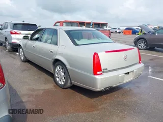 2009 Cadillac DTS 1SA z VIN 1G6KD57Y19U127449, wystawiony jako IAAI lot #42116152 z przebiegiem 107 901 mil mil oraz . Historia ofert i sprzedaży dostępna na DreamBid. Obrazek 3.