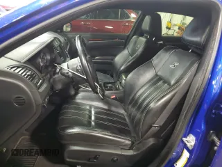 2018 Chrysler 300 S z VIN 2C3CCABG0JH227307, wystawiony jako Copart lot #52359835 z przebiegiem 141 832 mil mil oraz Szkoda całkowita • Salvage title. Historia ofert i sprzedaży dostępna na DreamBid. Obrazek 7.