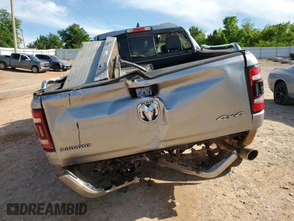 2019 Ram 1500 Laramie z VIN 1C6SRFJT1KN686363, wystawiony jako Copart lot #54934355 z przebiegiem Nie podano mil oraz Szkoda całkowita • Salvage title. Historia ofert i sprzedaży dostępna na DreamBid. Obrazek 6.